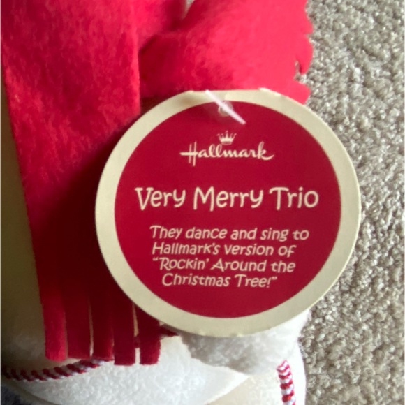 2006 Hallmark Jingle Pals Very Merry Trio Animated Singing Snowman and Penguins - Picture 4 of 8